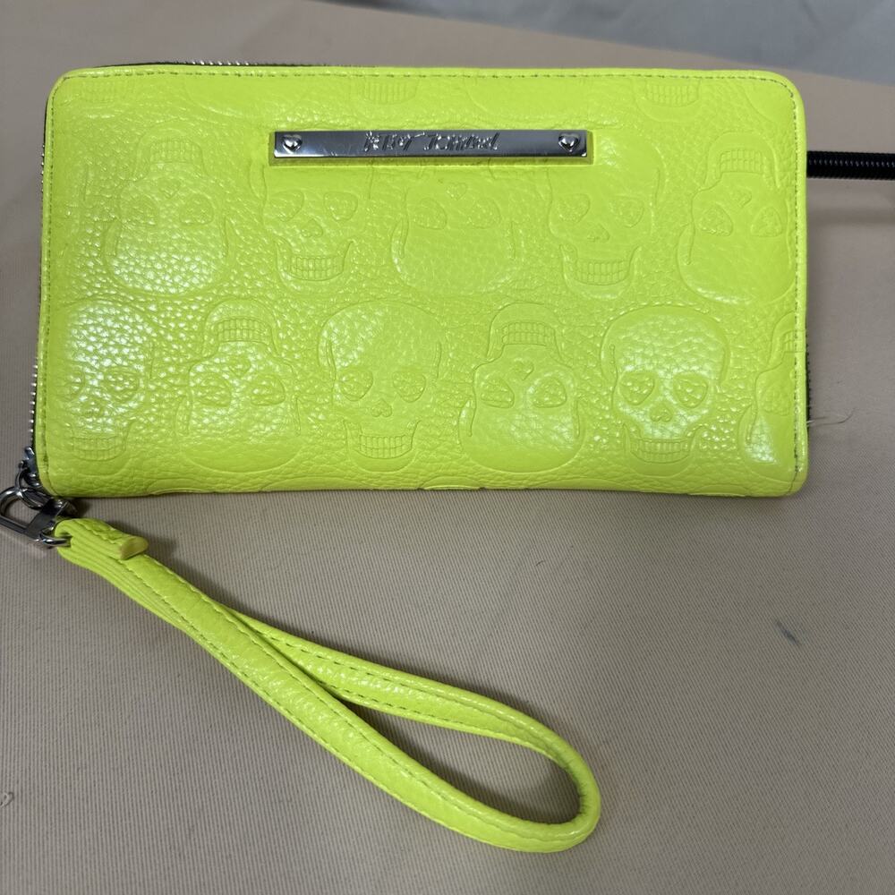 Betsey Johnson Skull Wallet Wristlet Neon Lime Green Zip Around Y2K Goth Punk